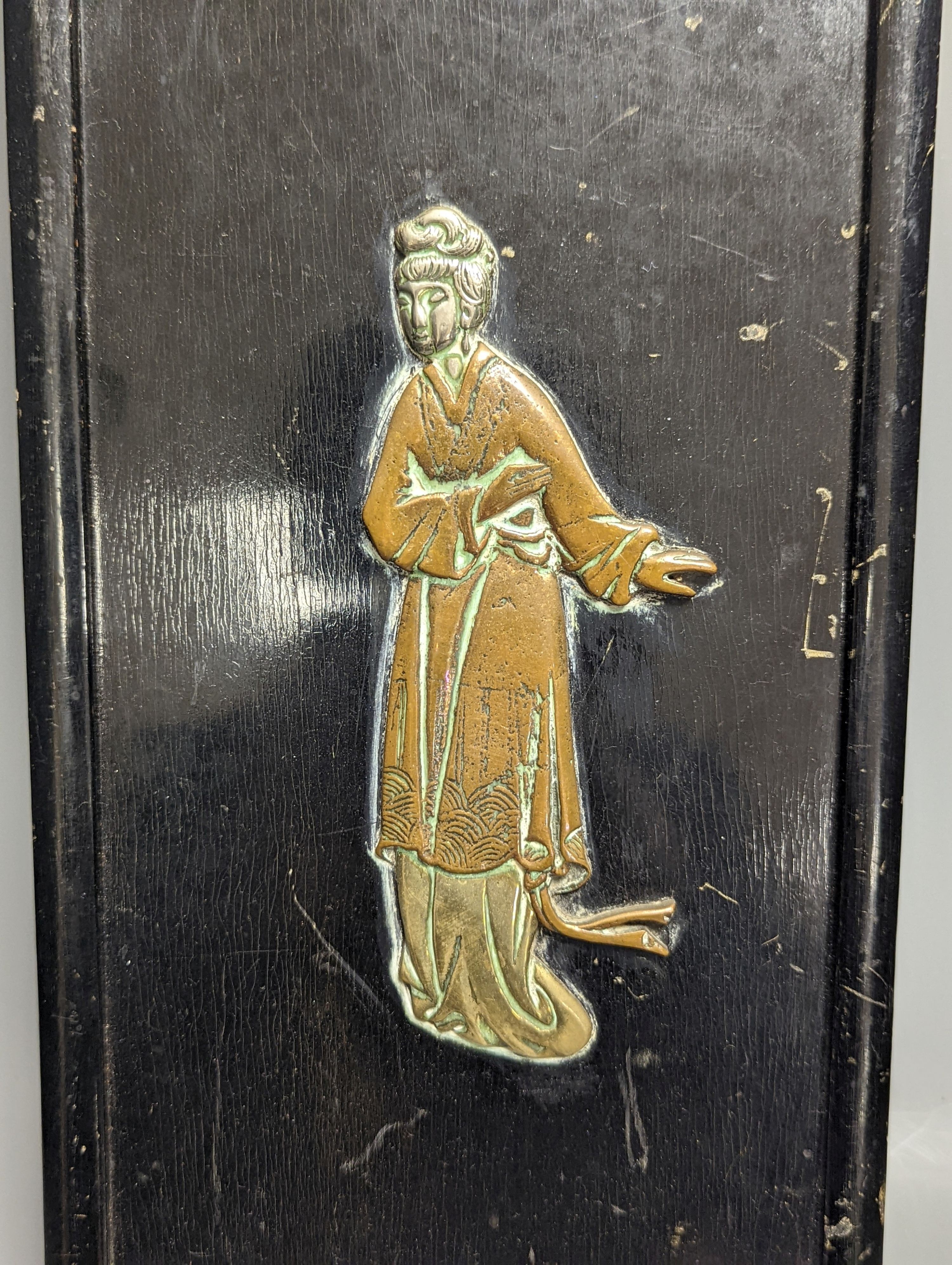 A Japanese lacquer tray and a similar ‘geisha’ plaque